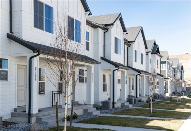 Eagle Mountain Townhome: 9352 N Vernham Ln