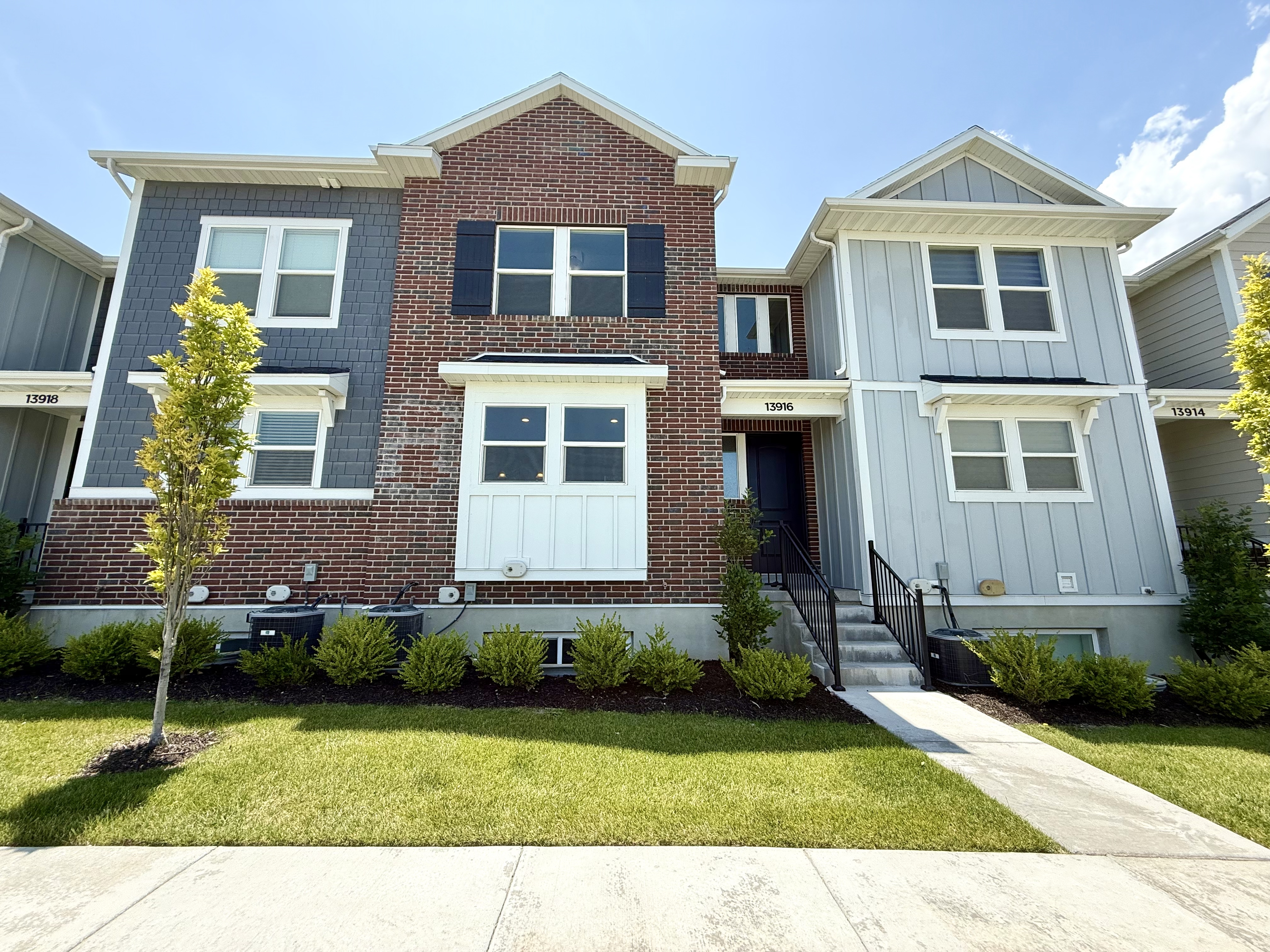 Herriman Townhome: 13916 S Champlin Peak Dr