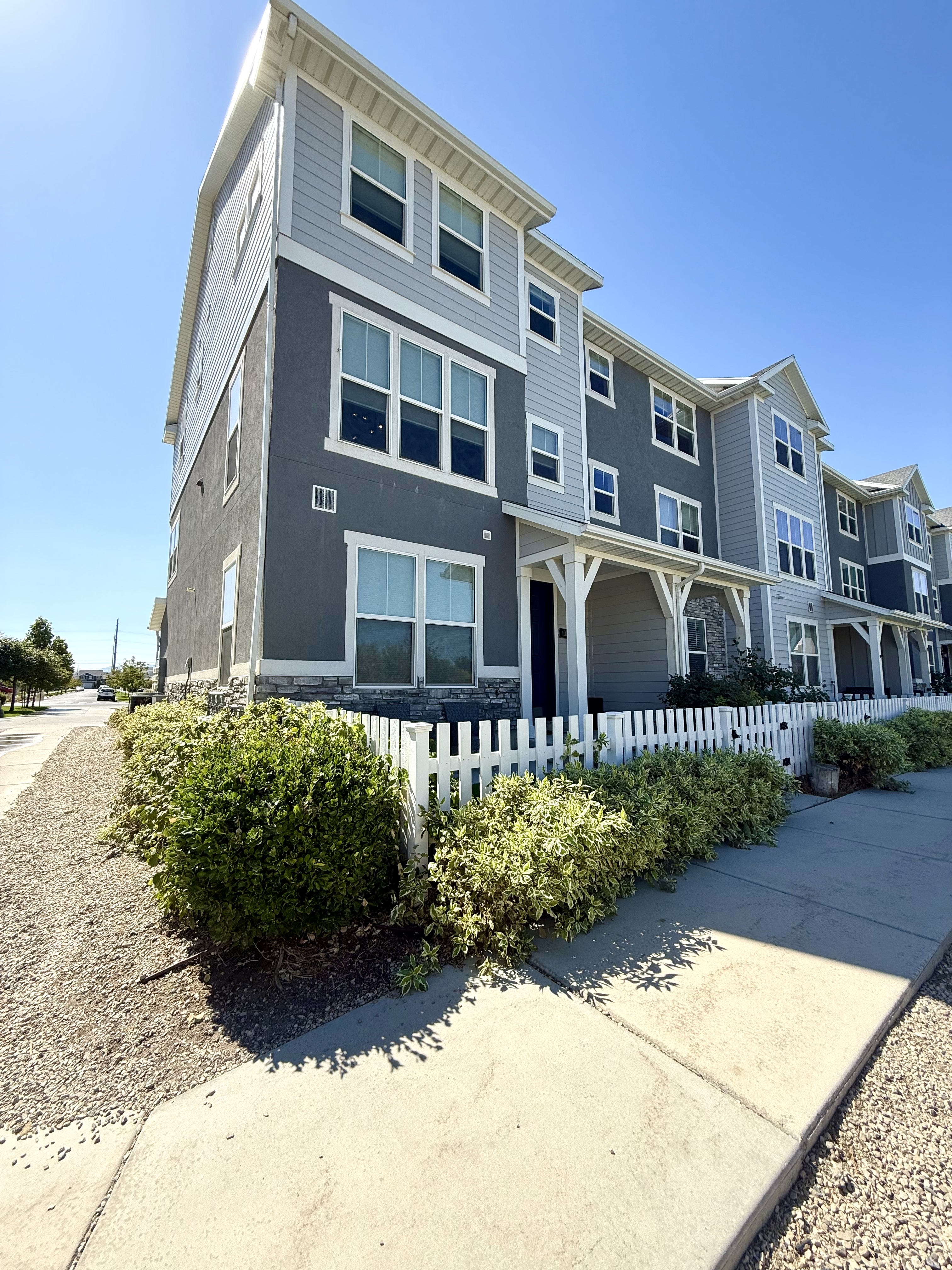 Riverton Townhome: 1022 W Painted Horse Ln