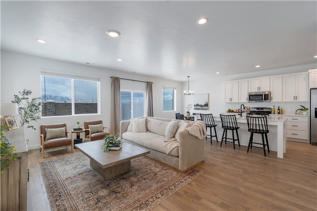 Salem Townhome: 527 W 1860 N