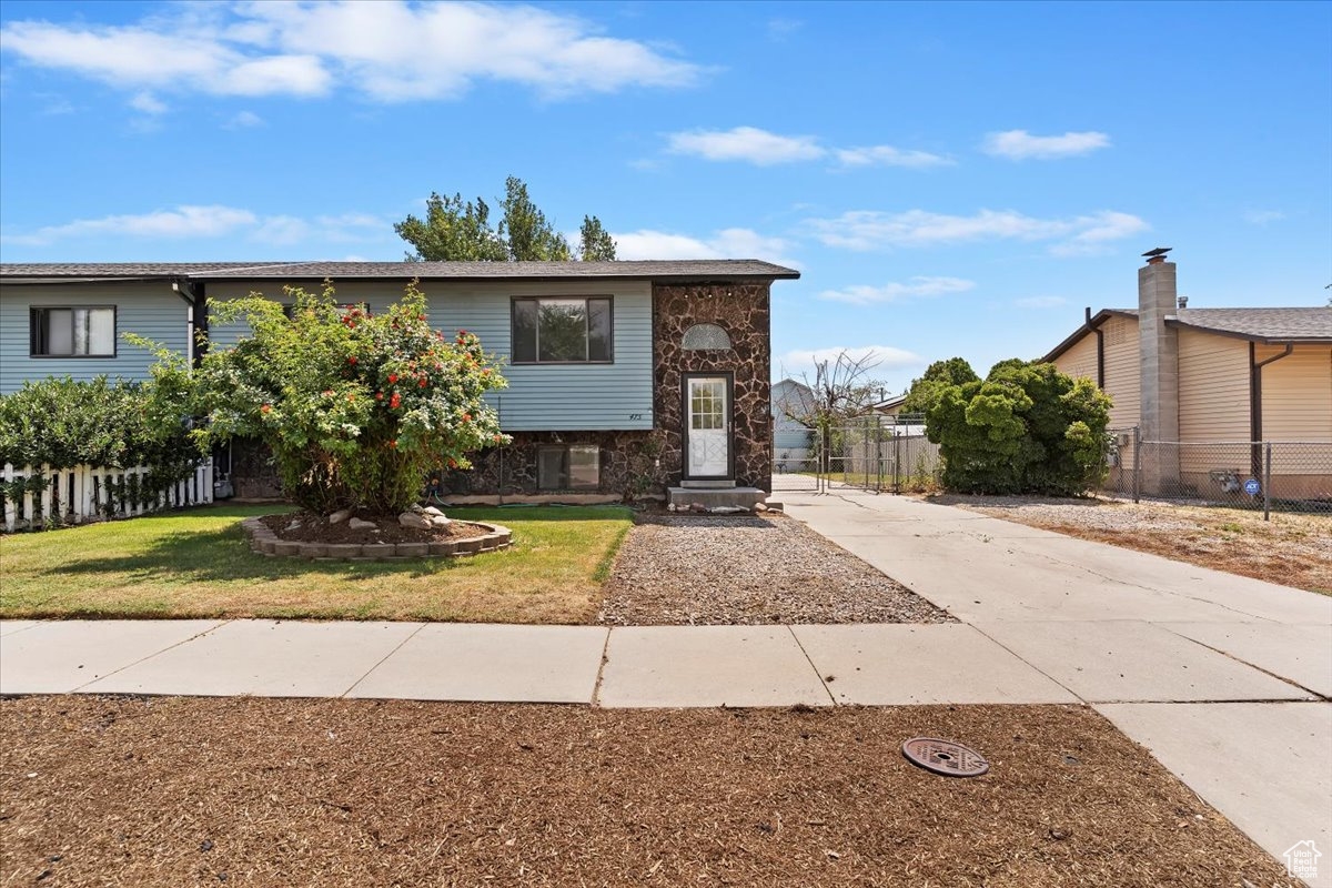 Clearfield Single Room: 475 W 2400 S