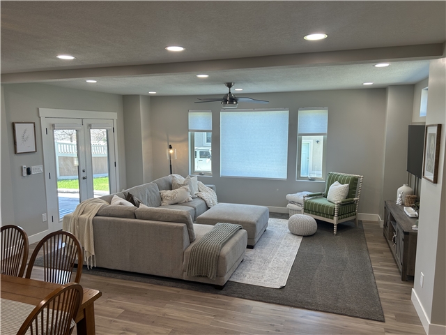 Centerville In-Law/Basement: 696 E Center St