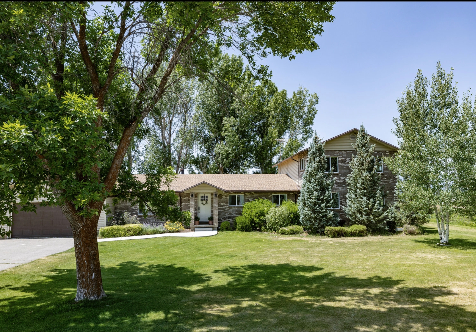 Huntsville House: 693 N 7800 E