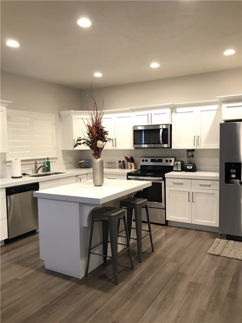 Vineyard Single Room: 528 N 60 W