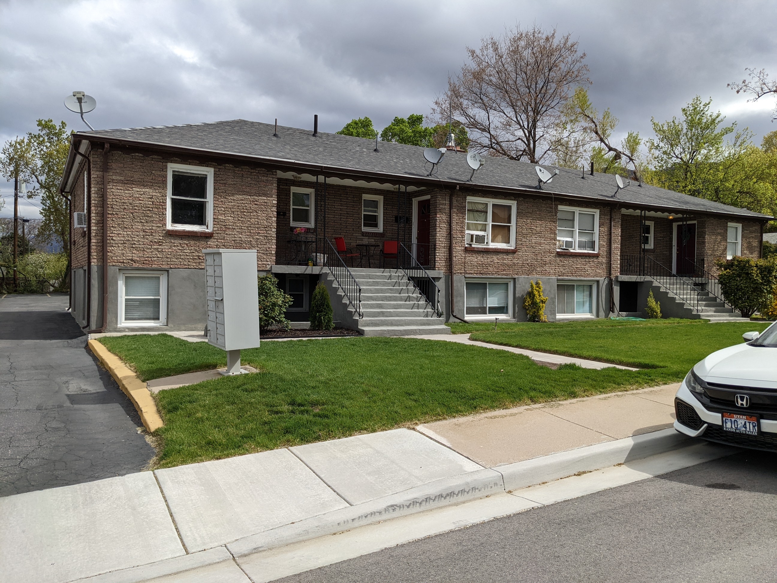 Bountiful Apartment: 275 E 200 N