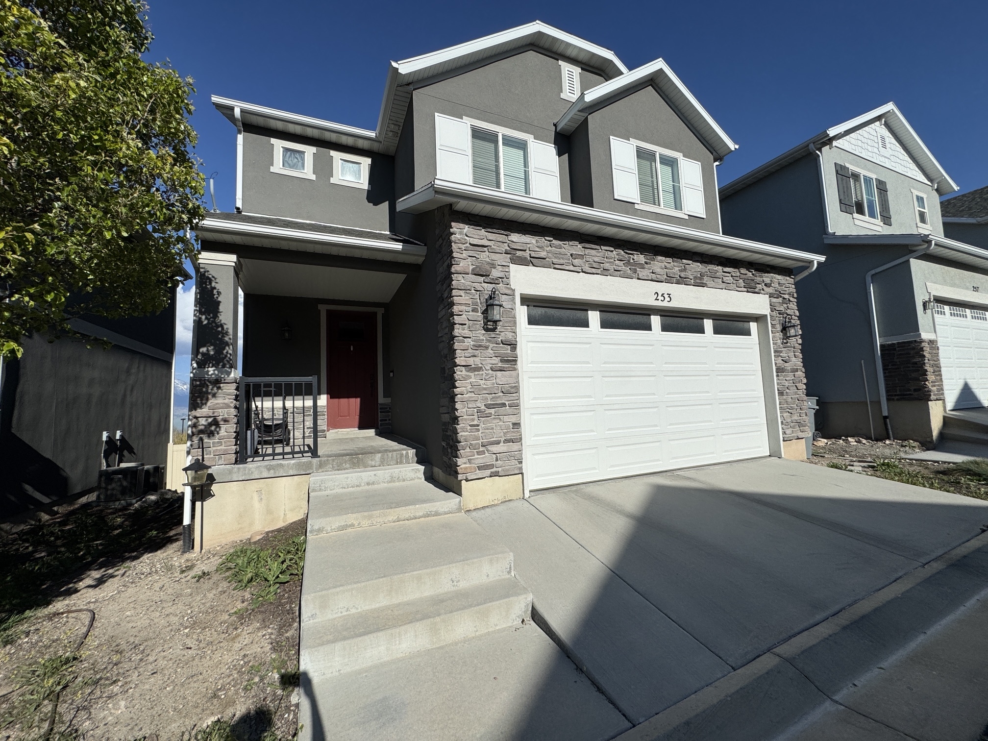 Saratoga Springs House: 253 W Willow Creek Dr
