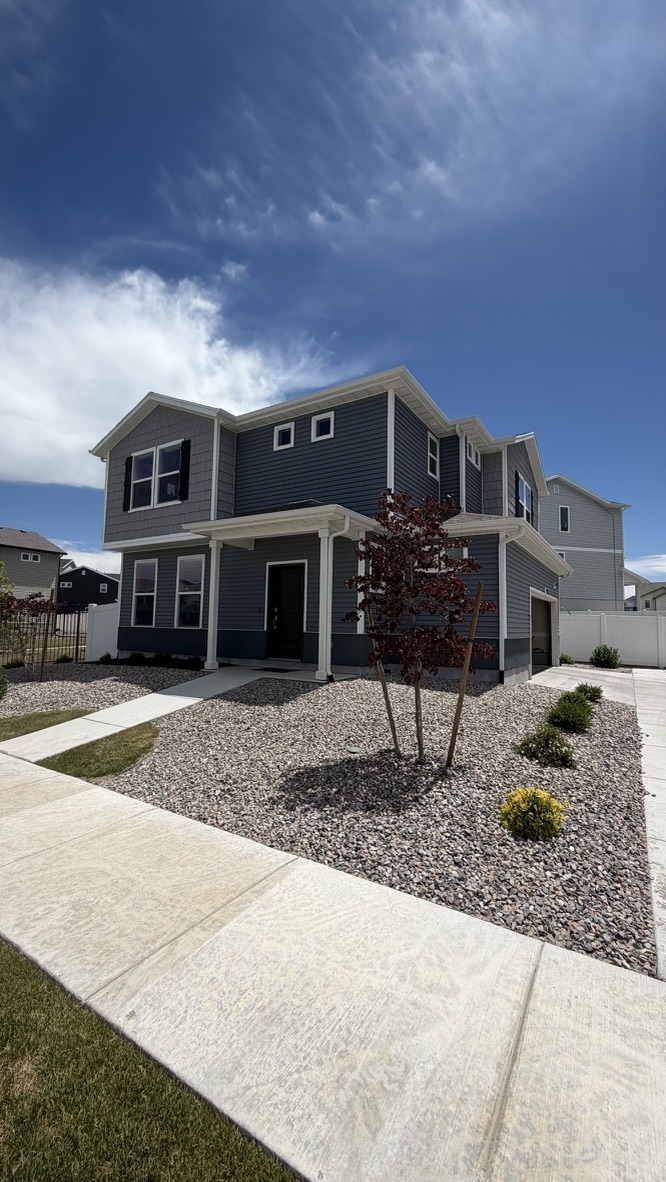 Saratoga Springs House: 93 E Stroll Ave