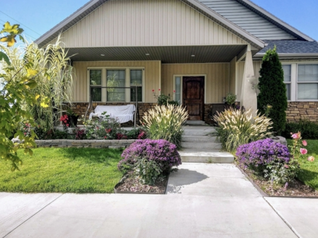 Provo House: 586 S 1660 W