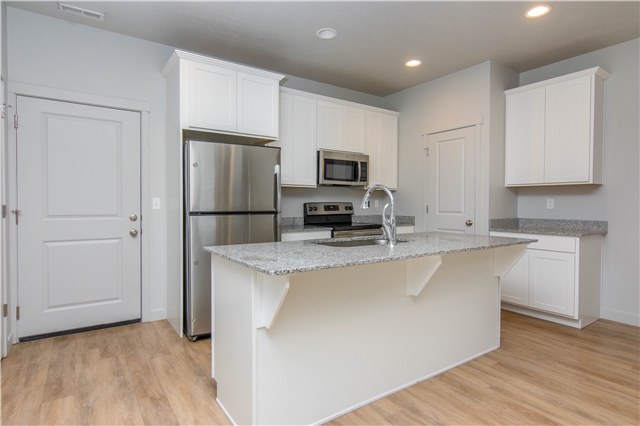 Murray Apartment: 4878 S Murray Blvd