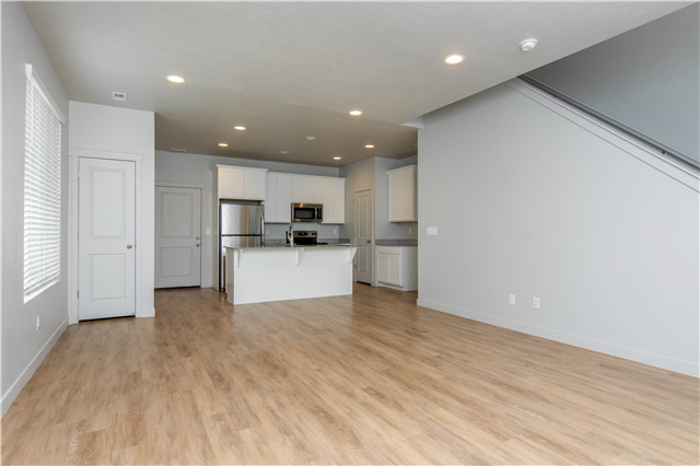 Murray Apartment: 4878 S Murray Blvd