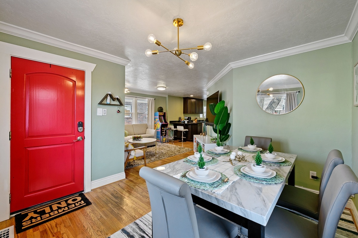 Salt Lake City House: 980 E Bryan Ave