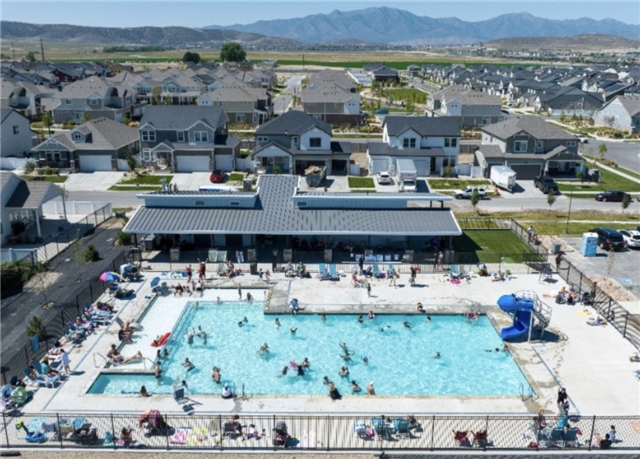 Saratoga Springs Townhome: 153 E Hamilton Row