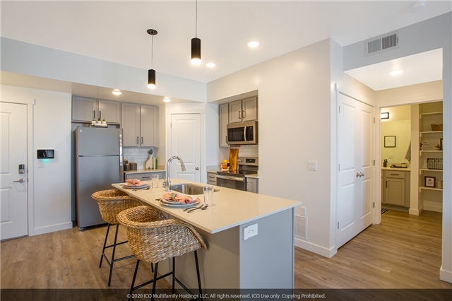 Farmington Apartment: 590 Station Parkway