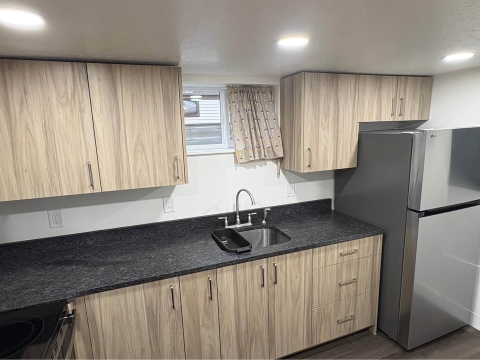 Logan Apartment: 463 N 600 E