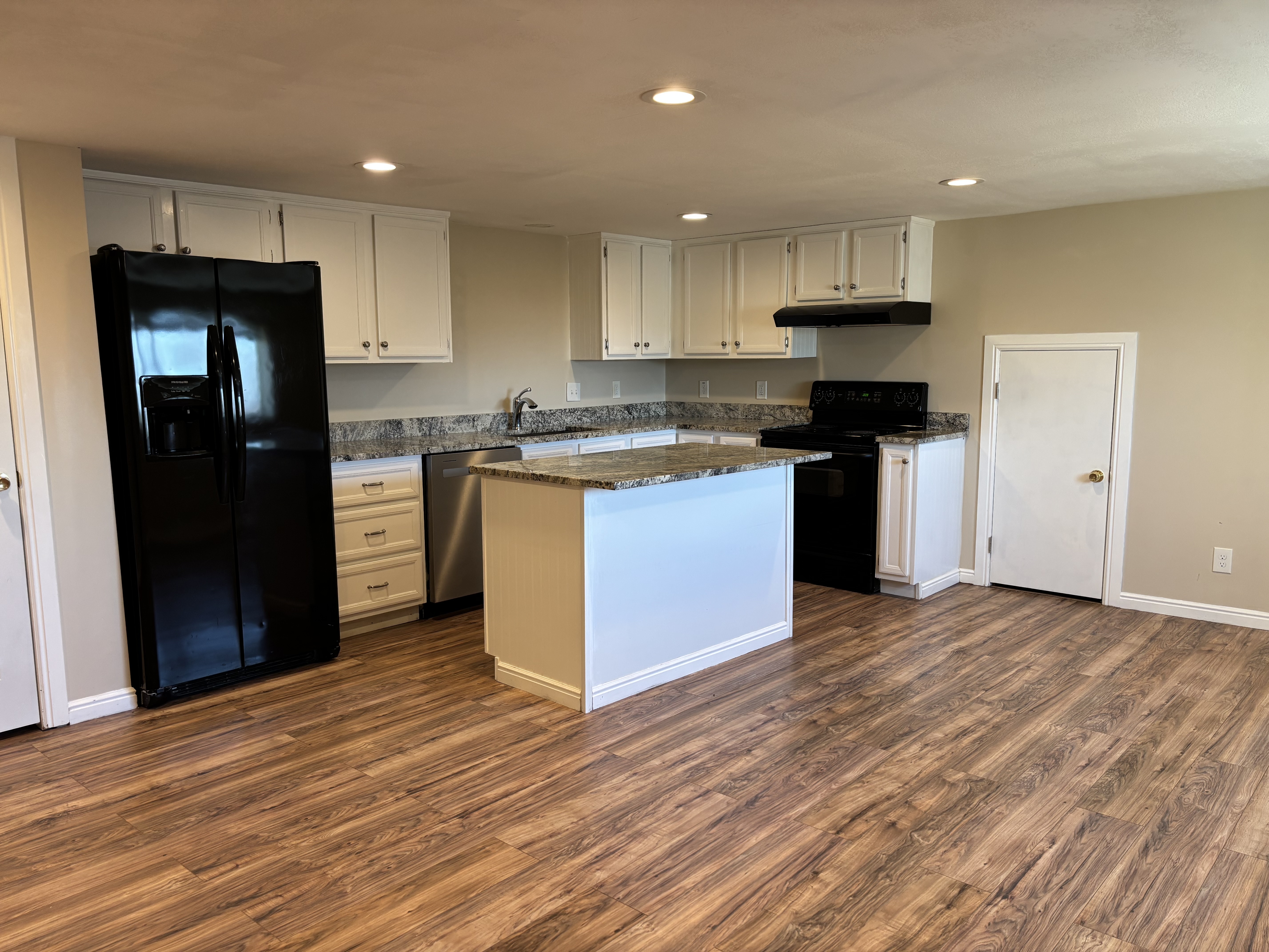 Sandy In-Law/Basement: 11622 S Hidden Valley Blvd