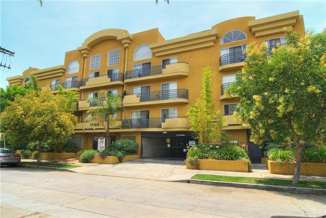 North Hollywood Apartment: 11136 Hesby St