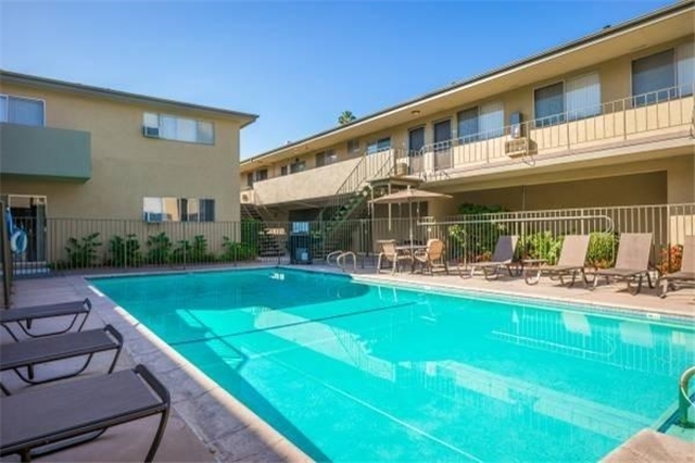 Sherman Oaks Apartment: 14620 Dickens St