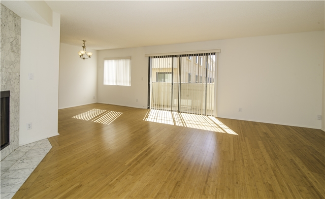 Los Angeles Apartment: 1505 Barry Ave