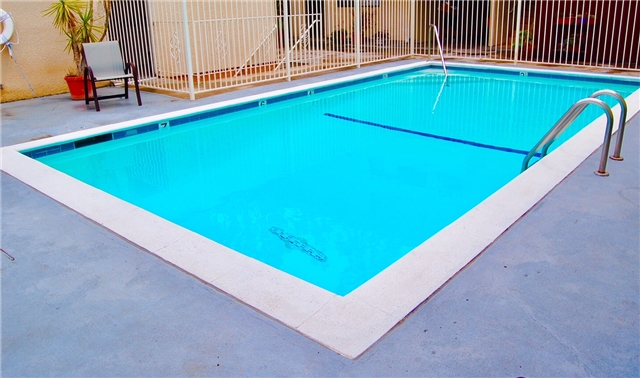 North Hollywood Apartment: 11545 Moorpark St