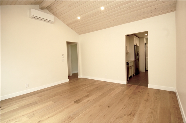 Marina del Rey Apartment: 561 Washington Blvd