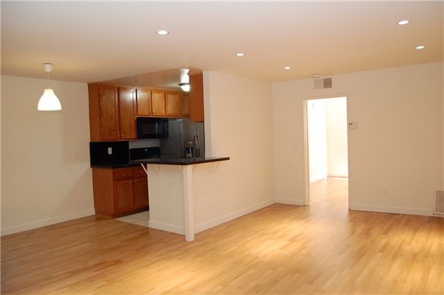 Studio City Apartment: 10859 Fruitland Dr