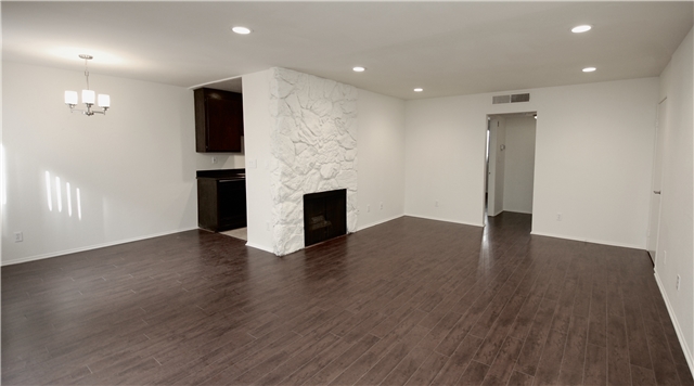 Los Angeles Apartment: 11911 Dorothy St