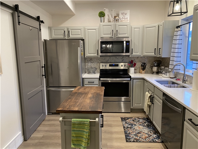 Herriman Townhome: 5042 W Slate St