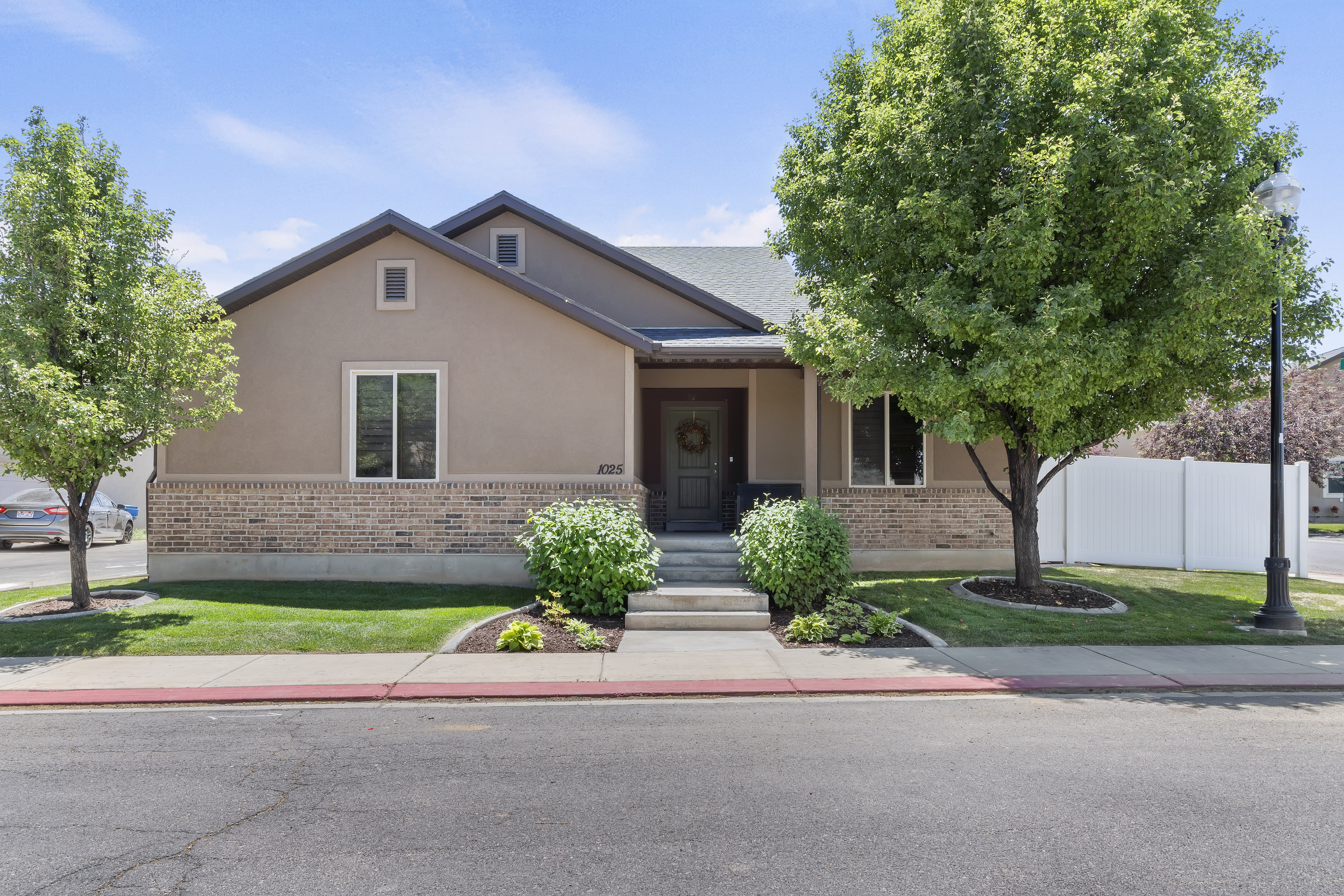 Santaquin House: 1025 N Apple Seed Ln