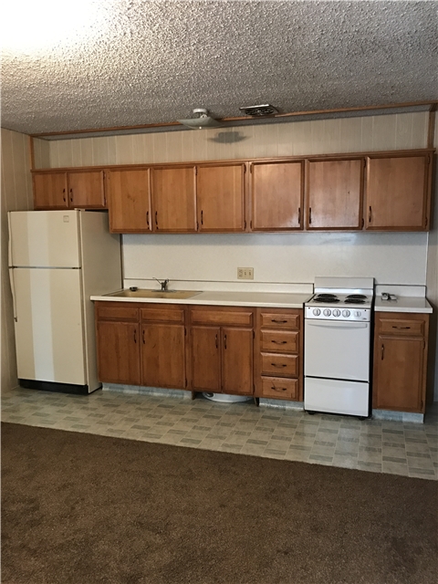 Fillmore Apartment: 140 S Main St