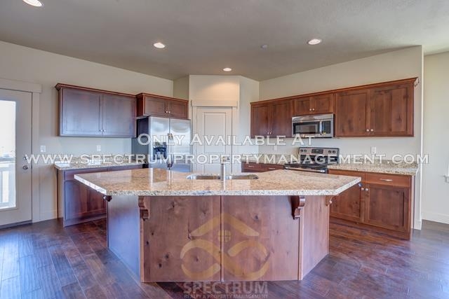 Pleasant Grove Townhome: 1062 W 700 S