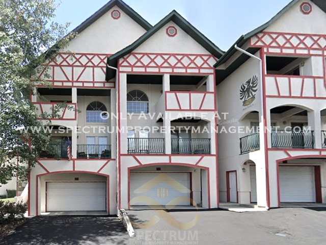 Midway Condo: 1045 Oberland Dr