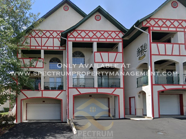 Midway Condo: 1045 Oberland Dr