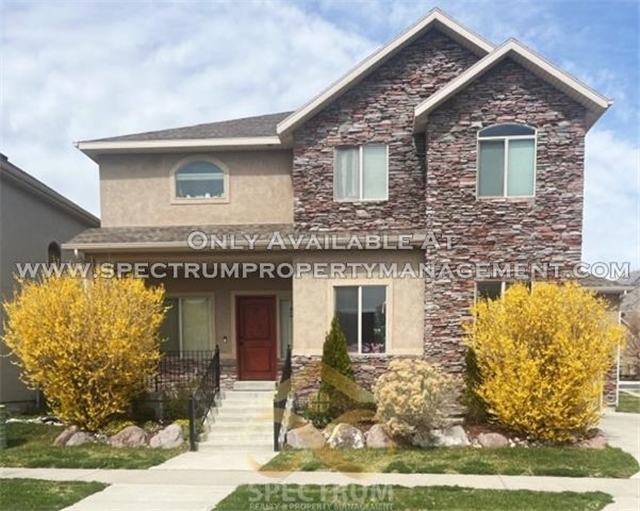 Cedar Hills House: 4074 W Cypress