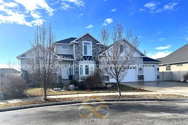South Jordan House: 1611 W Hunters Creek Cir