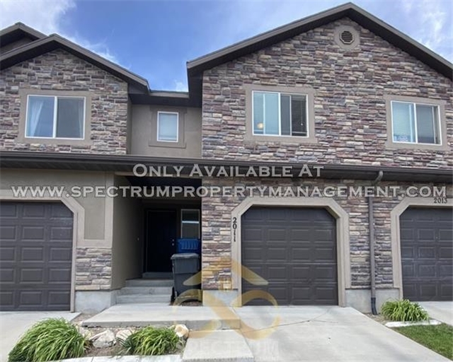 Saratoga Springs Townhome: 2011 Churchill Dr