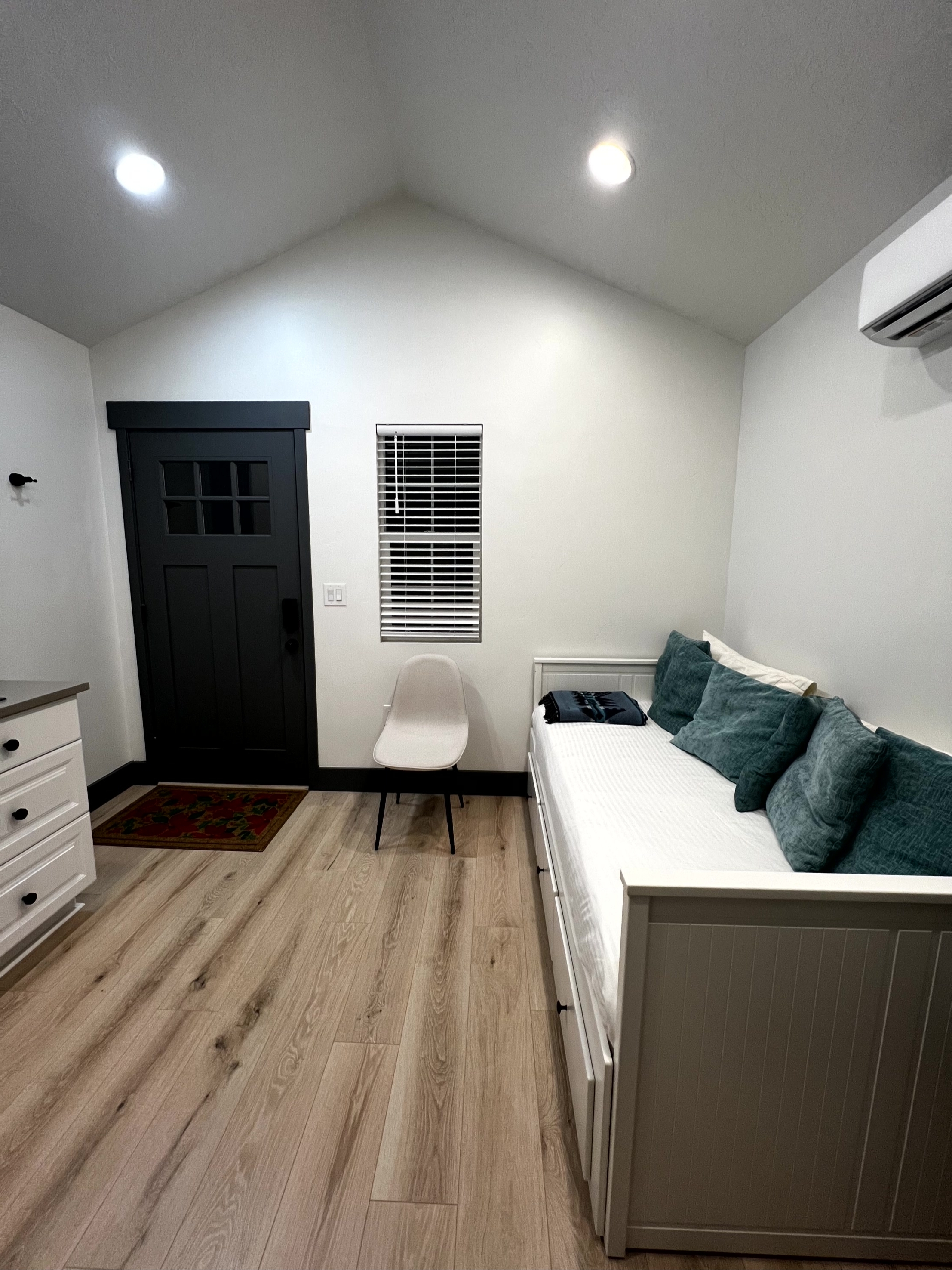 West Jordan Single Room: 8522 S 5750 W