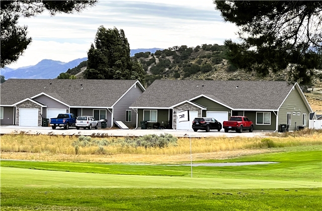 Spring Creek Multiplex: 283 Country Club Pkwy