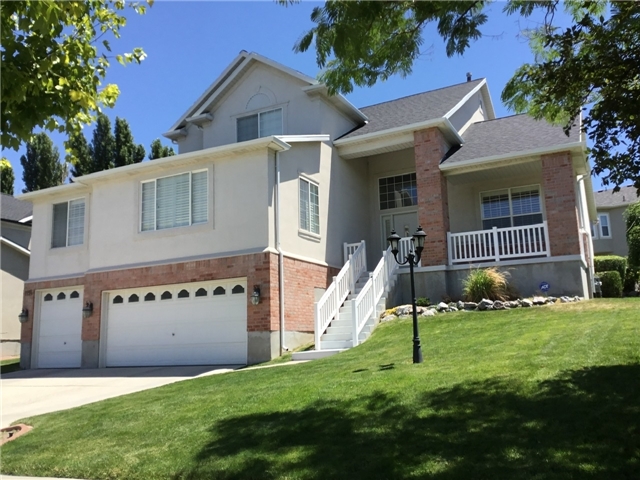 Draper House: 1194 E Hawberry Cir
