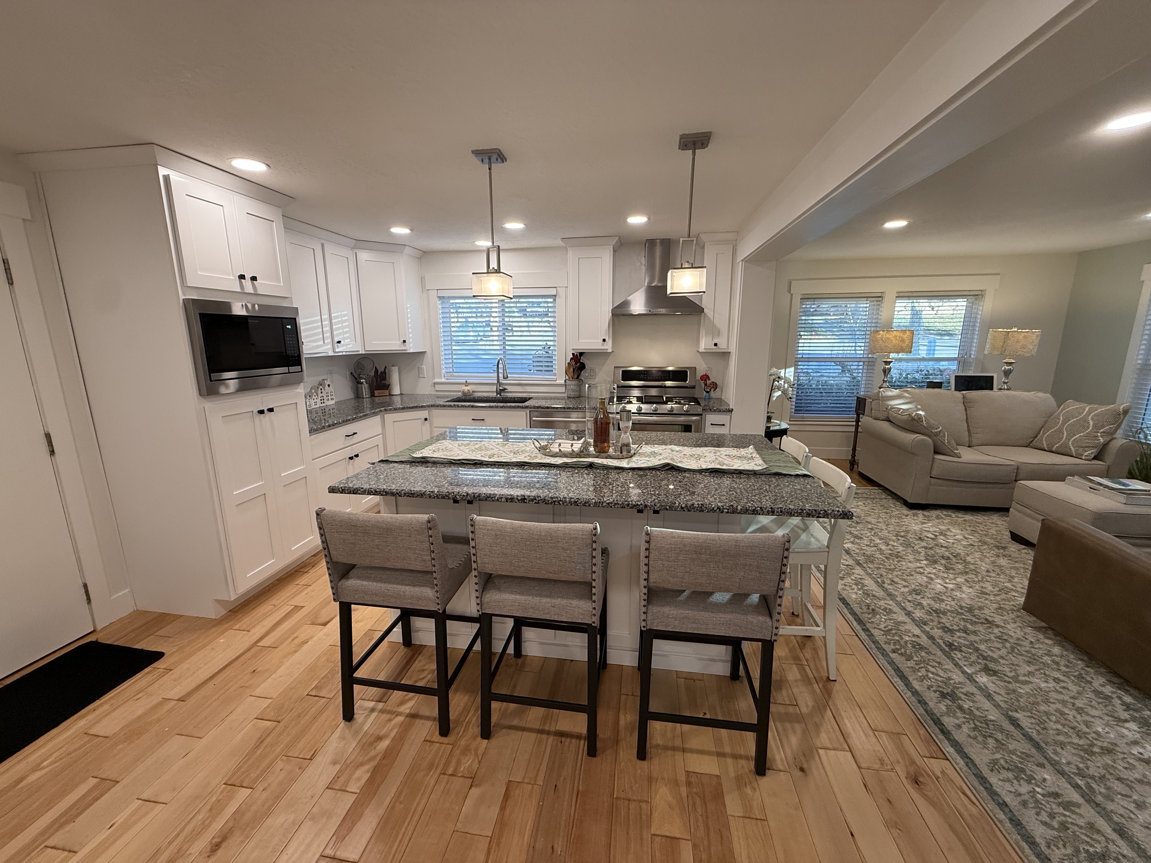 Farmington House: 34 S 300 E