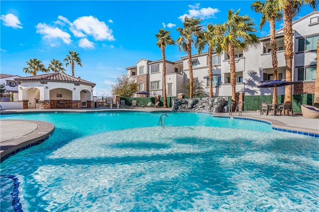 Henderson Apartment: 210 Quest Park St