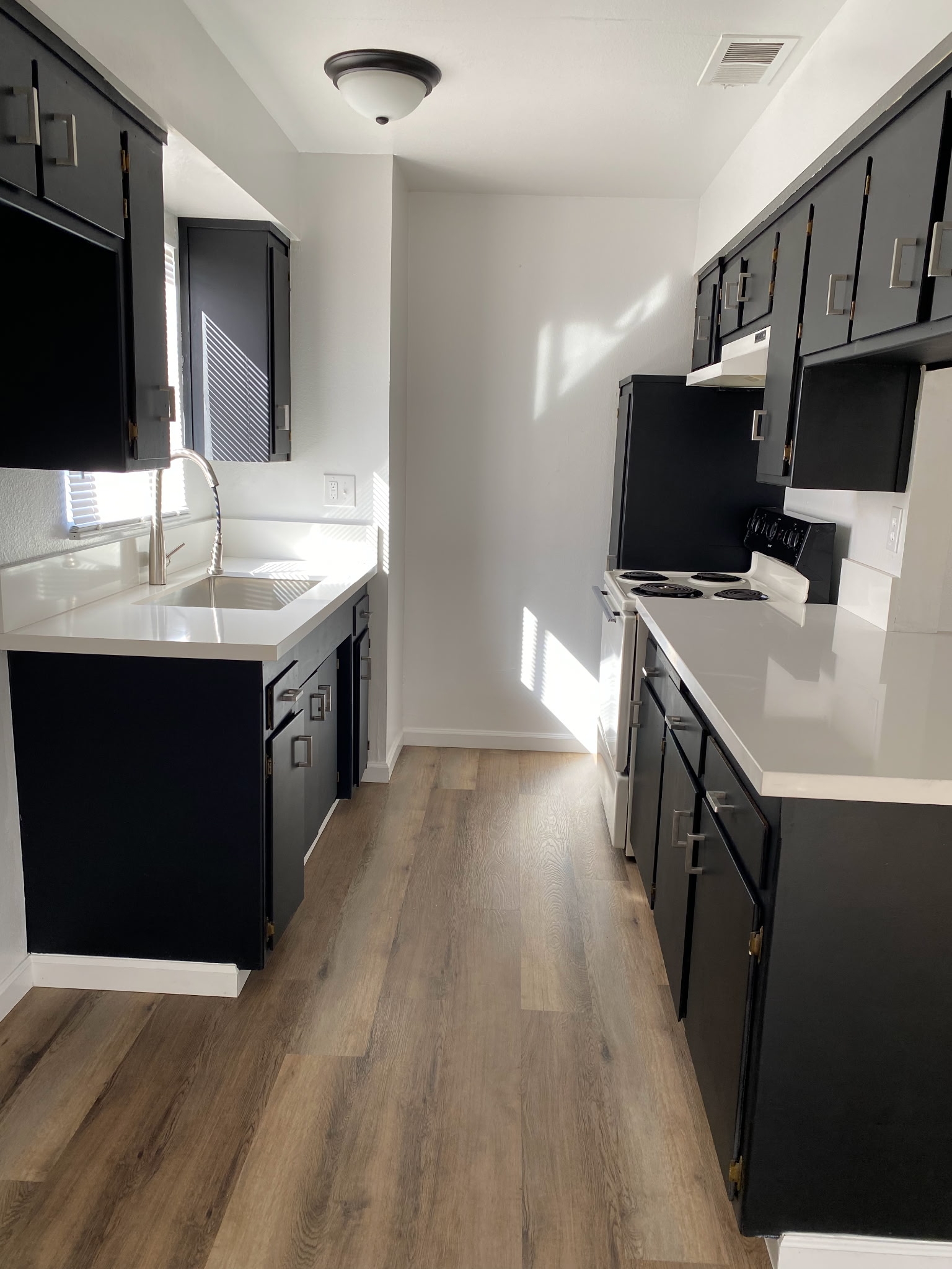 Bakersfield Apartment: 1405 White Ln