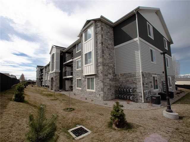 Tooele Apartment: 640 S 1050 W