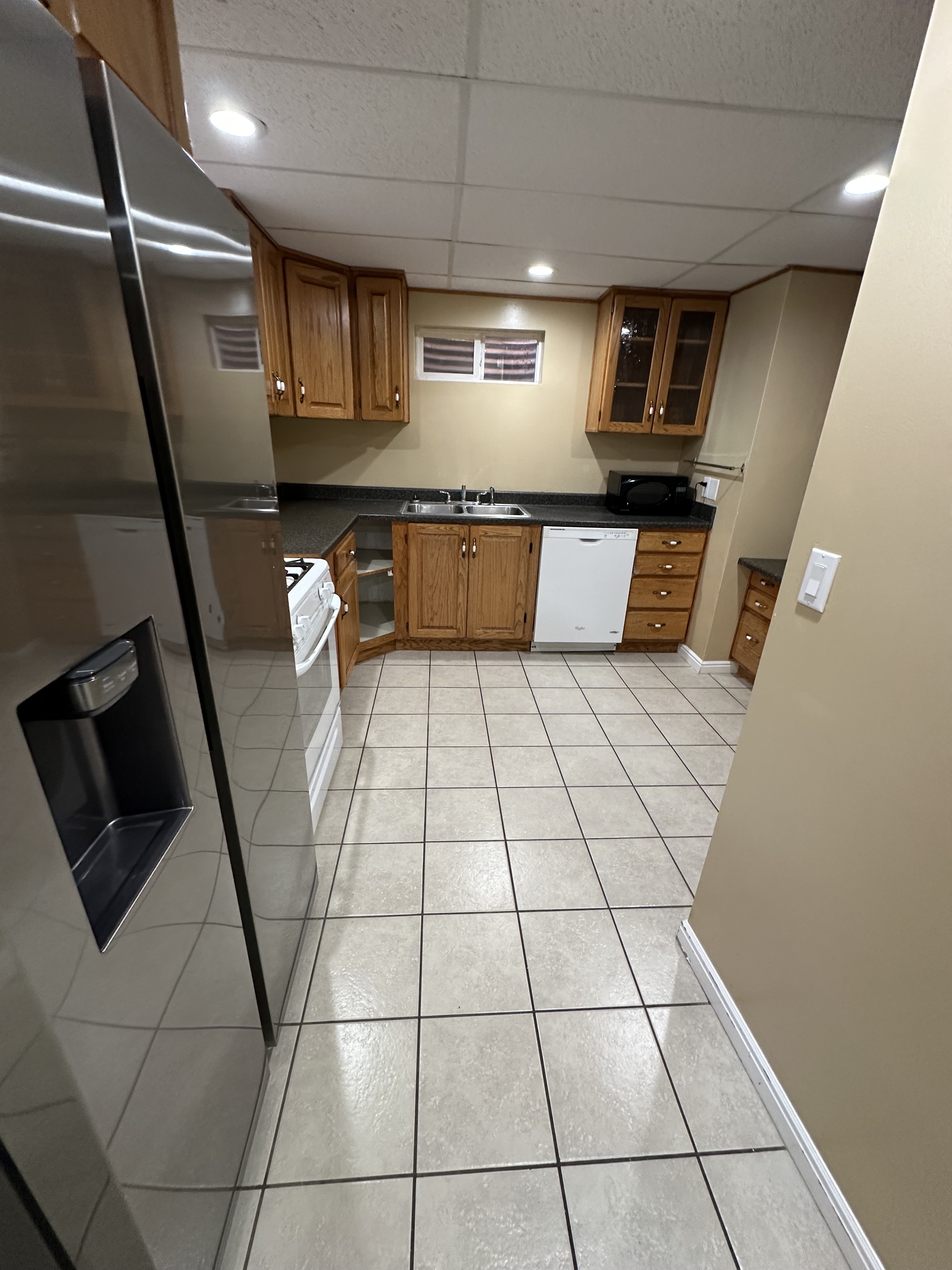 Sandy In-Law/Basement: 9902 S Sego Lily Dr