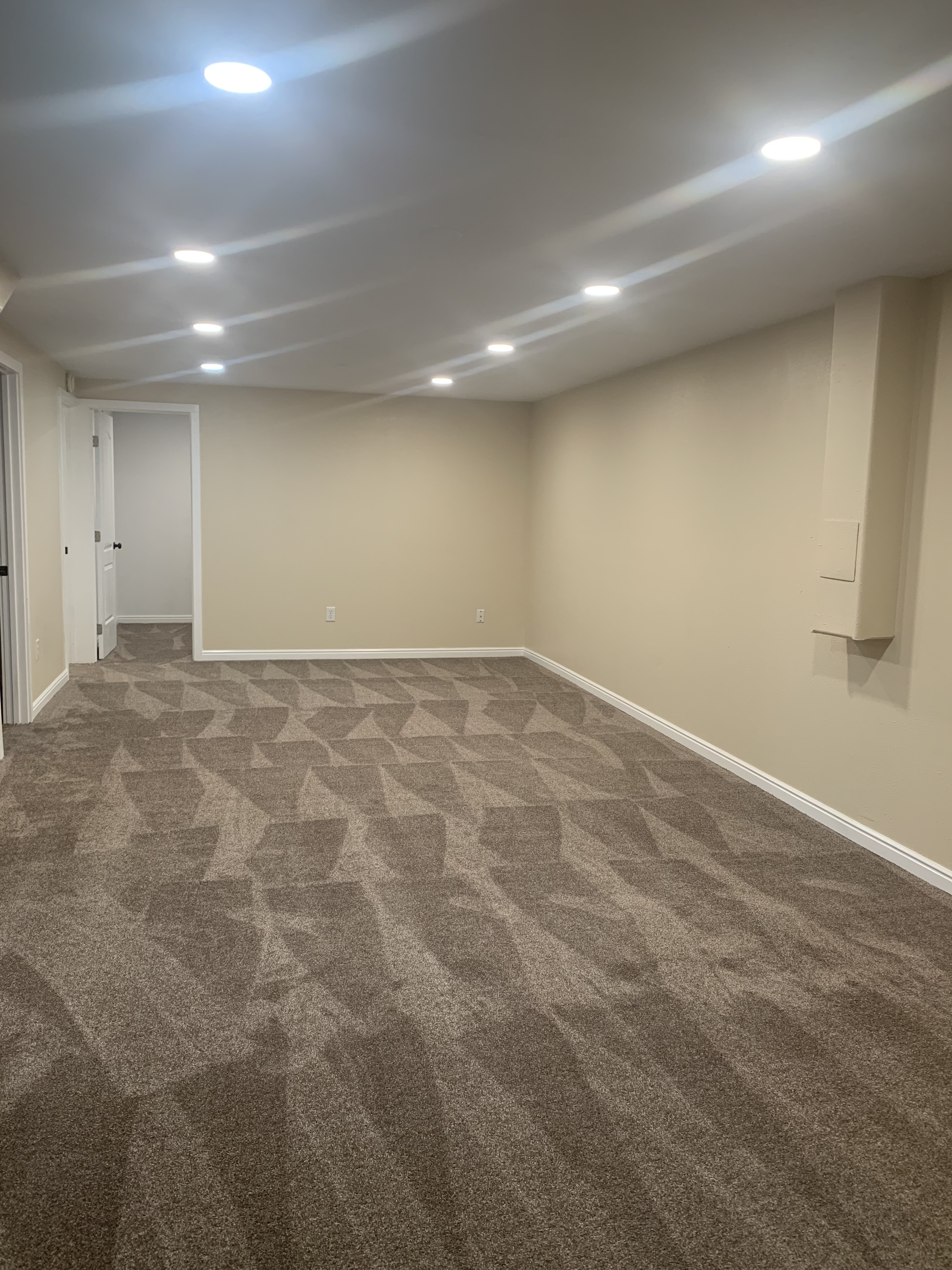 Sandy In-Law/Basement: 9902 S Sego Lily Dr