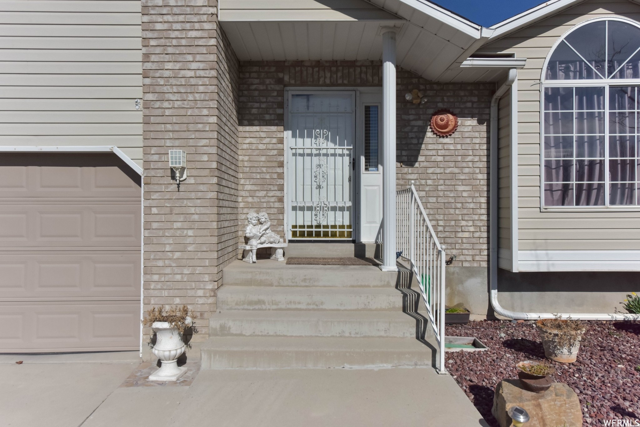 West Jordan House: 7266 S Wimbledon Ct