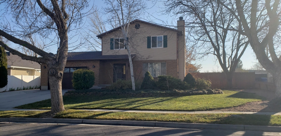 West Jordan House: 2651 W Meadow Ridge Dr