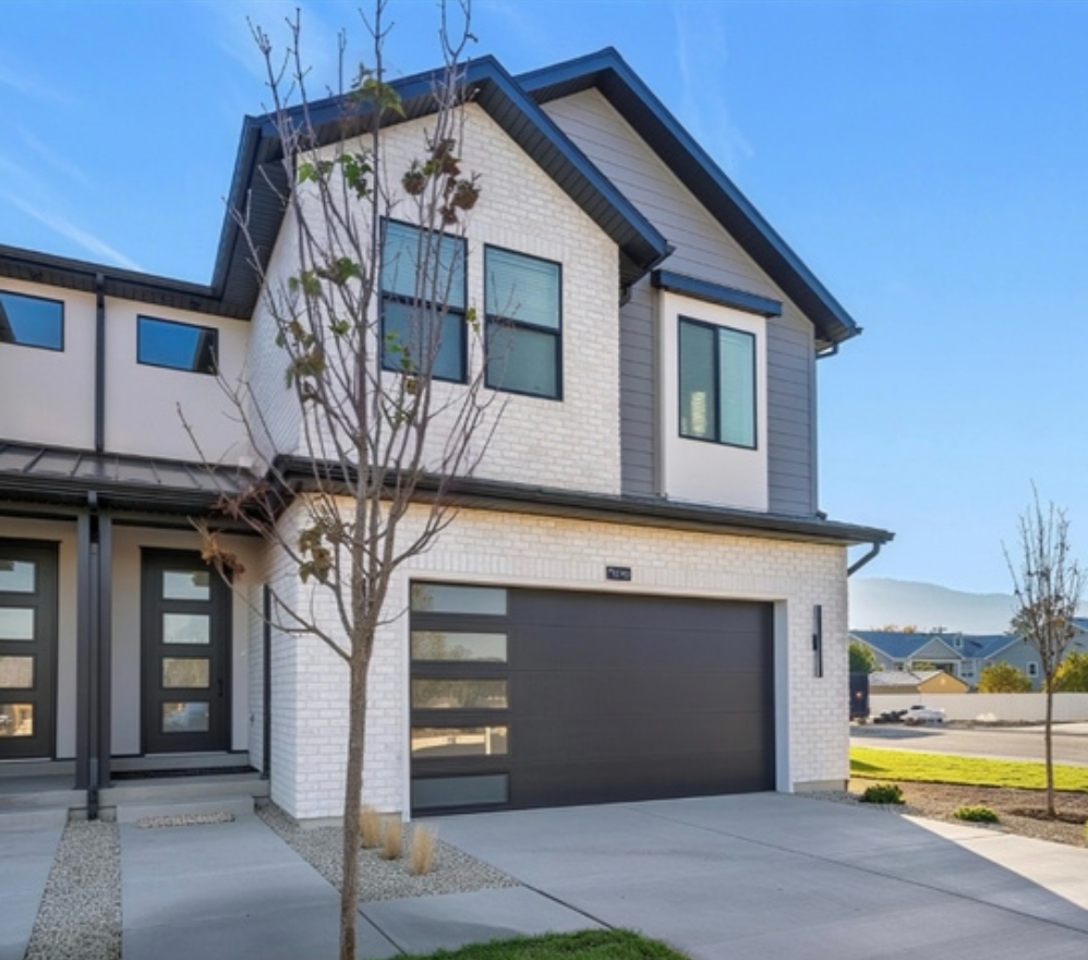 Midvale House: 264 E Vaughn Ln