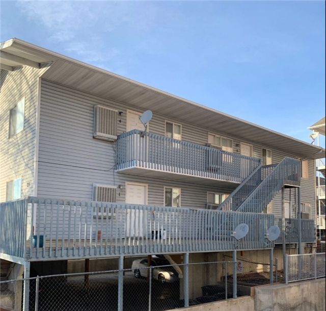 Provo Apartment: 25 E 600 N