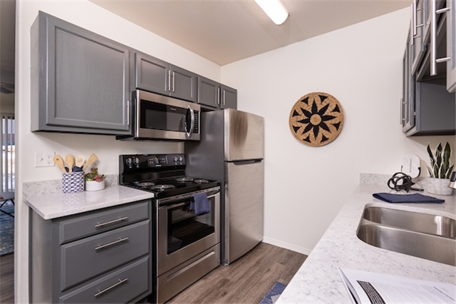 Cheyenne Apartment: 215 Walterscheid Blvd