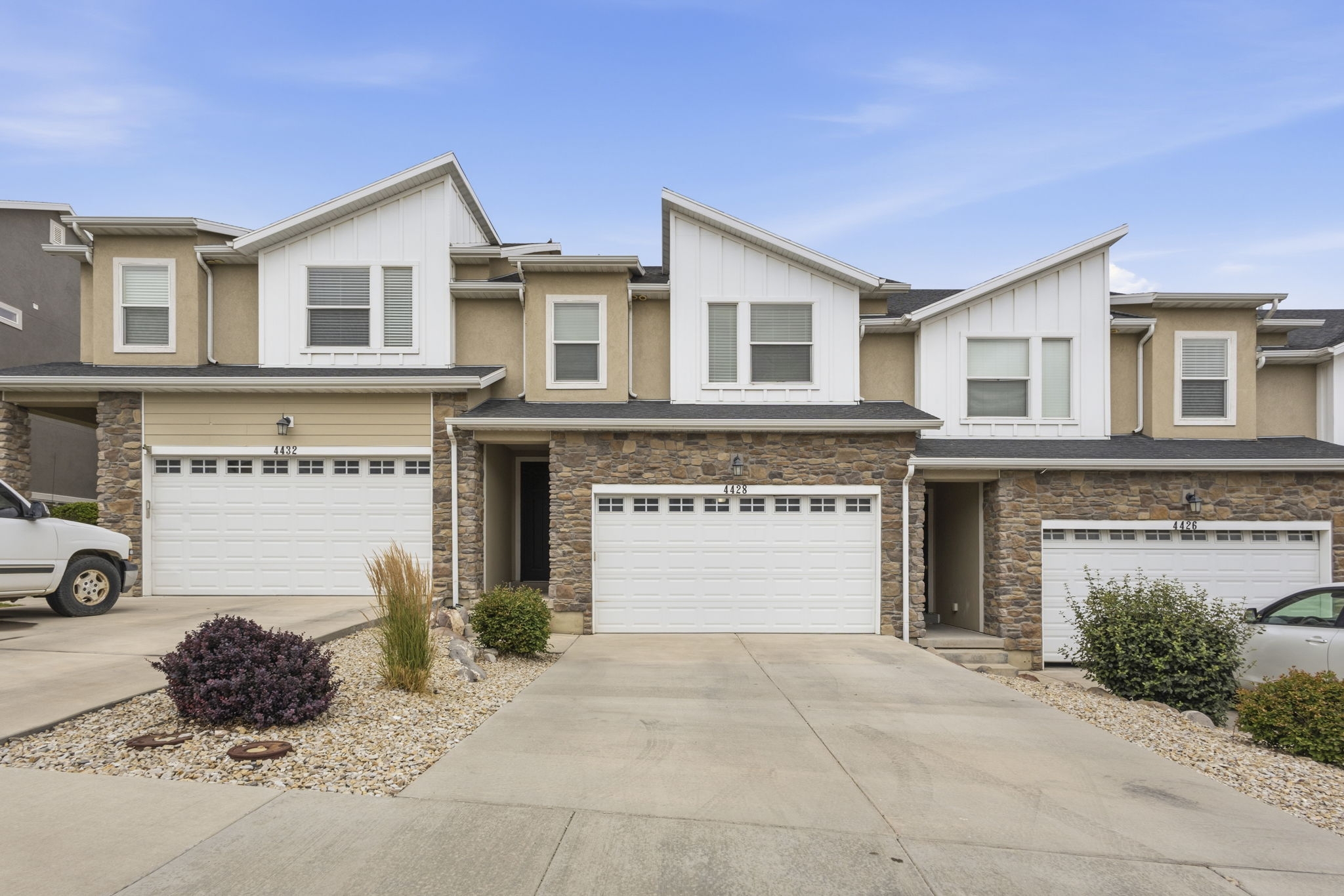 Herriman Townhome: 4428 W Hill Shadow Way